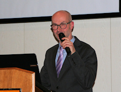 Kassierer Heinz Kroos gibt Auskunft über den Kassenstand. Jahreshauptversammlung der St. Landolinus Boke Schützenbruderschaft