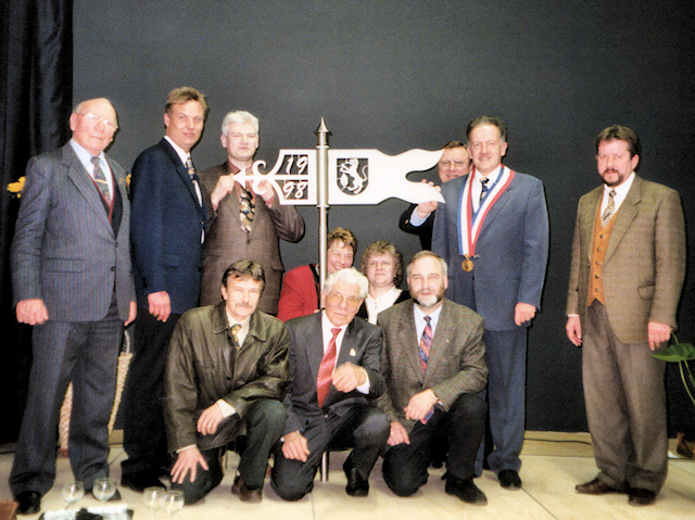 Eine Wetterfahne mit dem Boker Wappen für das neue Bürgerhaus in Quérénaing