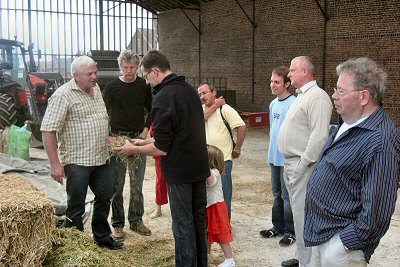 Besichtigung eines Milchviebetriebs Besichtigung eines Milchviebetriebs